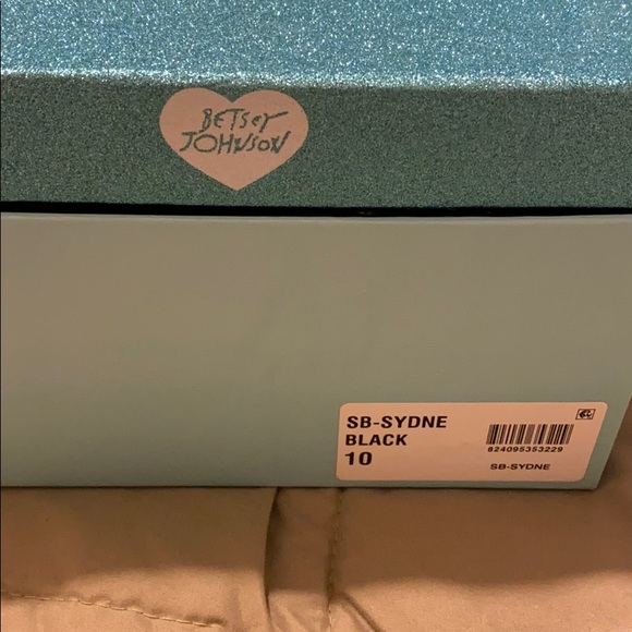 Heels - Picture 2 of 4